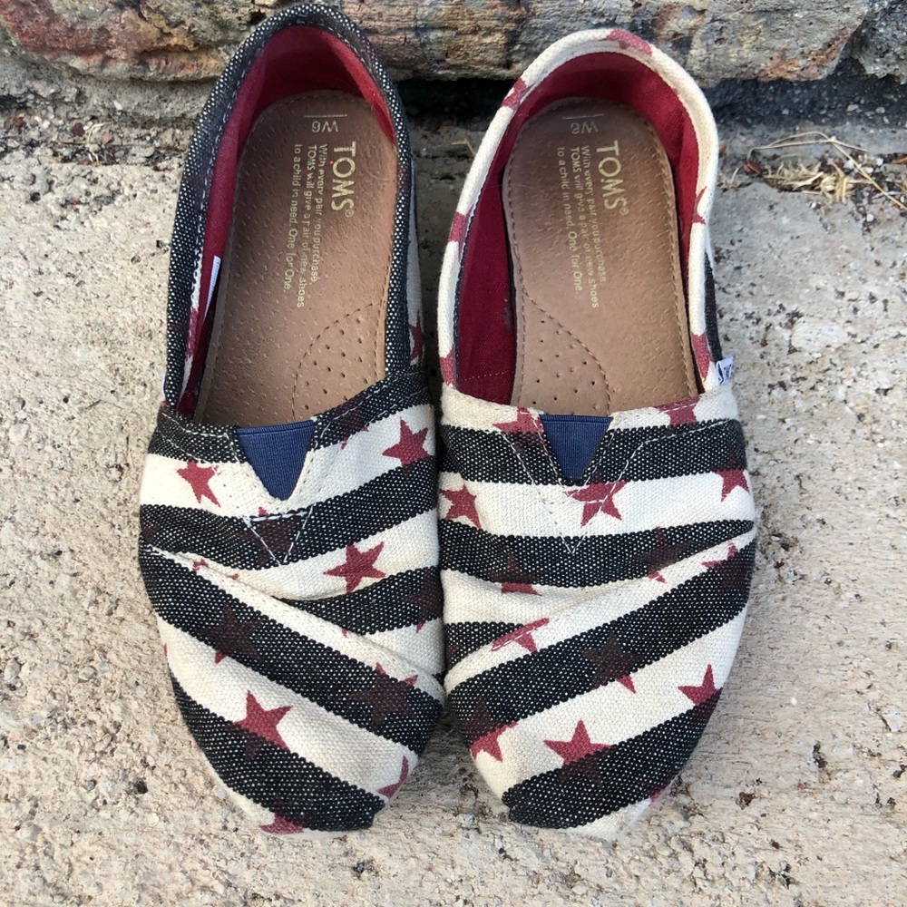 ‼️SOLD‼️ TOMS size 6